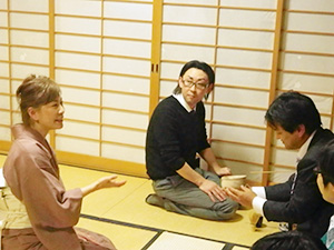 伊勢の風研修委員会“オープン委員会「茶道」を体験する”(写真3)